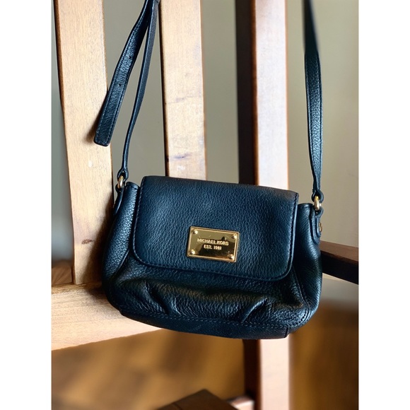 Michael Kors Handbags - 🌟MICHAEL KORS BLACK LEATHER CROSSBODY🌟